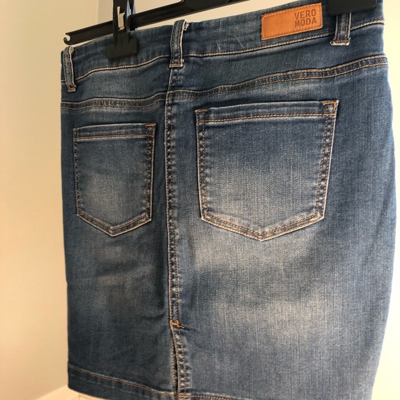 Button jean skirt - Picture 3 of 3